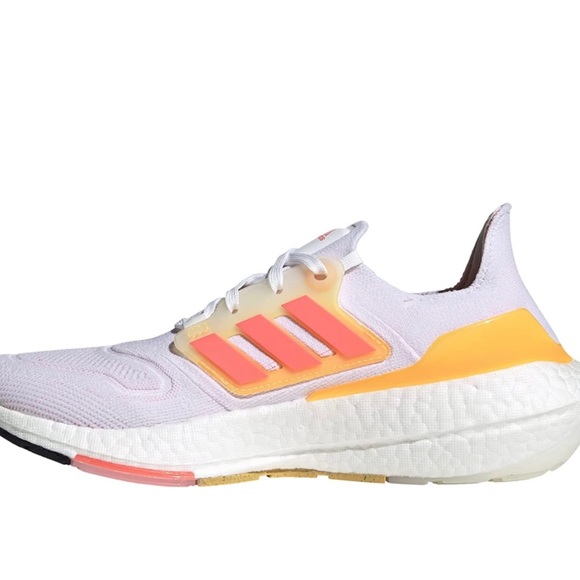 Women’s Ultraboost 22 - Picture 9 of 16